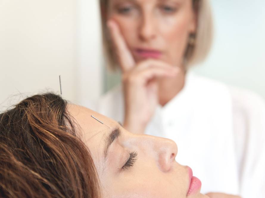 Σύμφωνα με πρόσφατες μελέτες, ο βελονισμός μπορεί να αποτελέσει μια αποτελεσματική θεραπεία για την αντιμετώπιση των συμπτωμάτων της PTSD.  